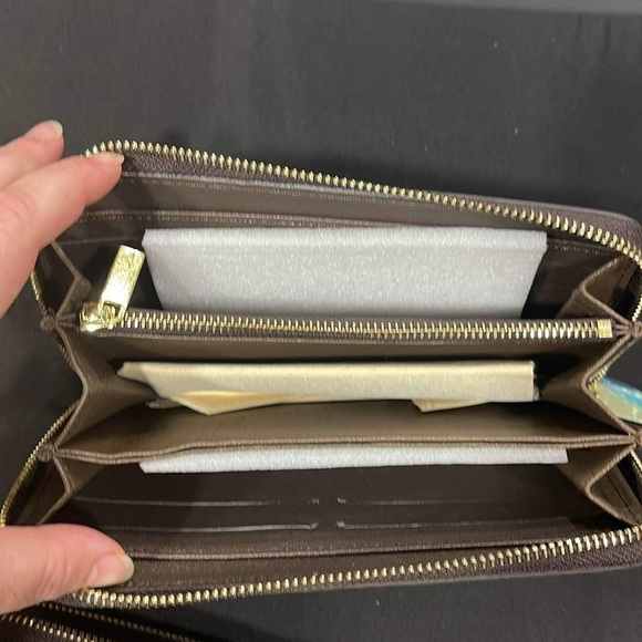 Brand new wallet - Picture 4 of 4